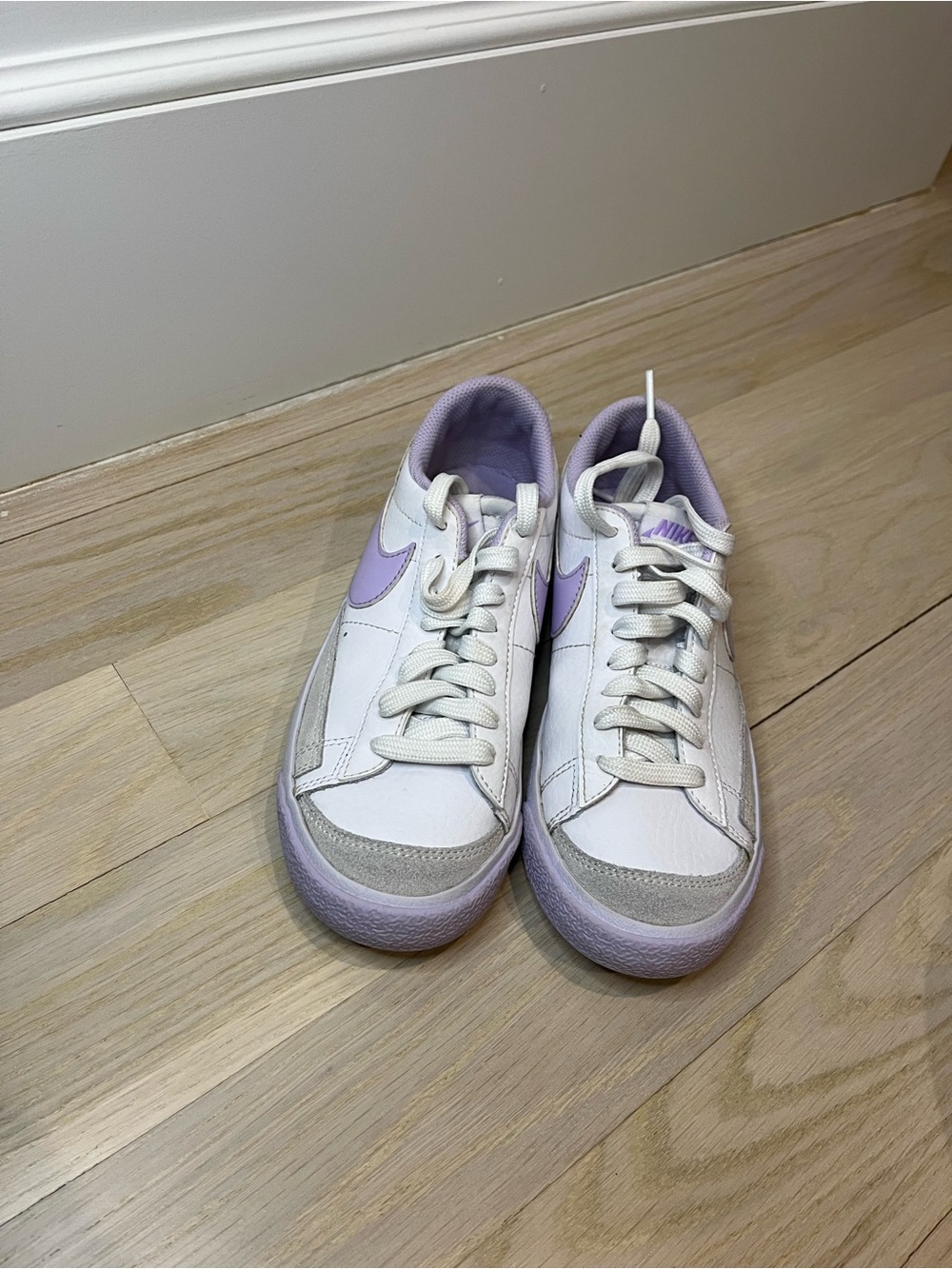 Nike Kids White & Lavender Low-Top Sneakers